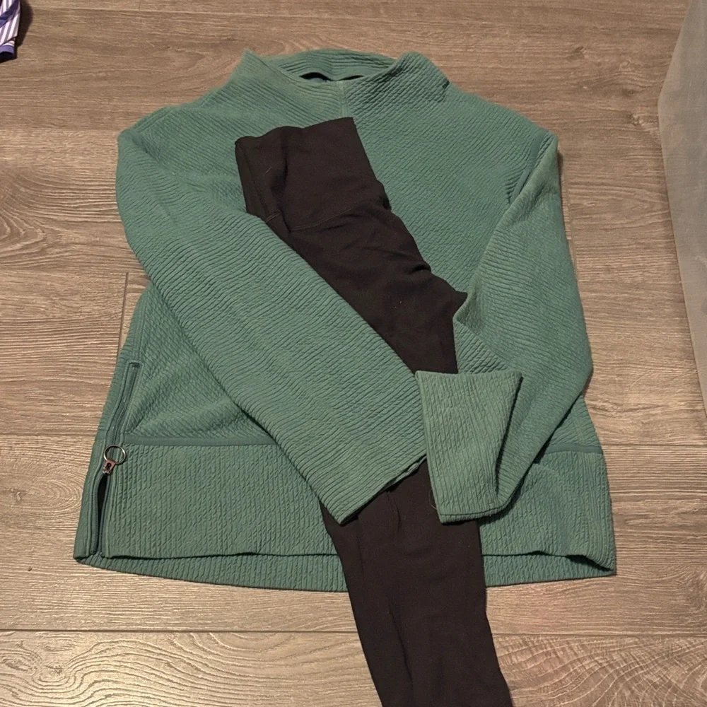 Size 4 Lulu bundle 2 pieces - Picture 1 of 1